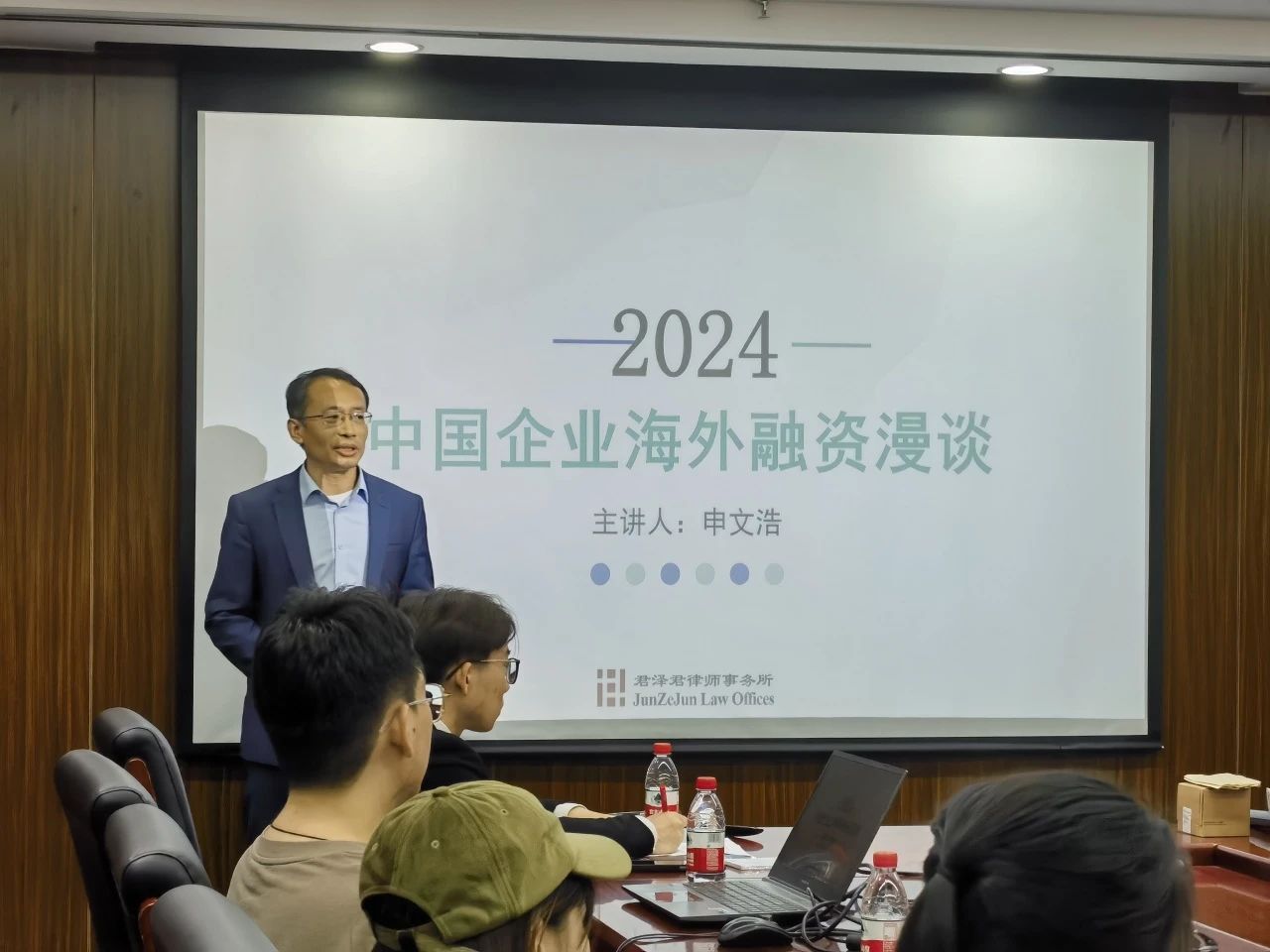 皇冠体育